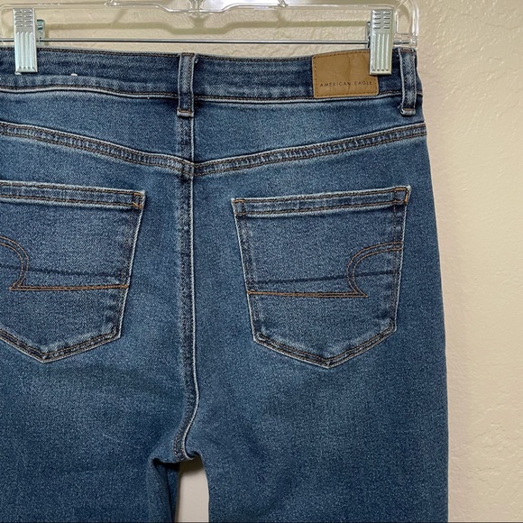 American Eagle High Rise Distressed Mom Jeans - 2 - Picture 6 of 16